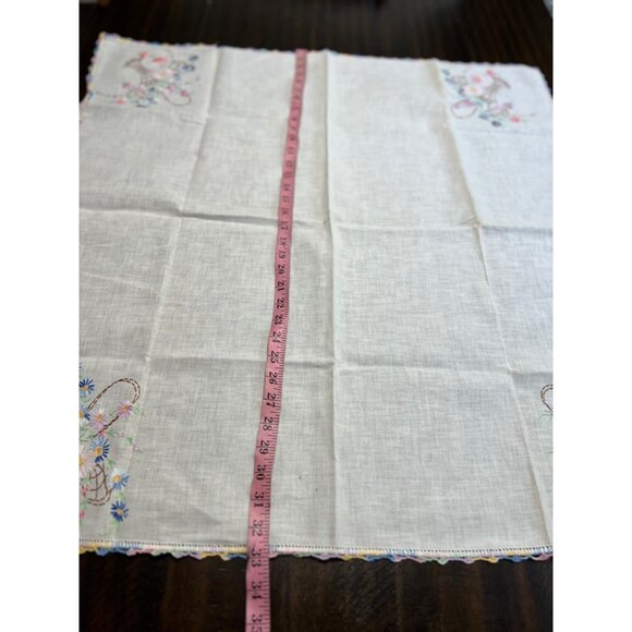 Vintage Embroidered Linen small Tablecloth With Floral Basket Design - Picture 5 of 5
